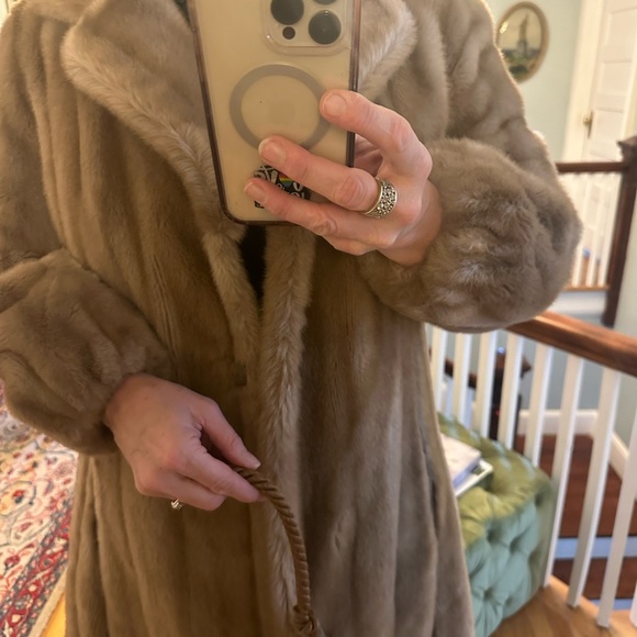 Mon wife vibes, but make it vintage faux! - Picture 2 of 10